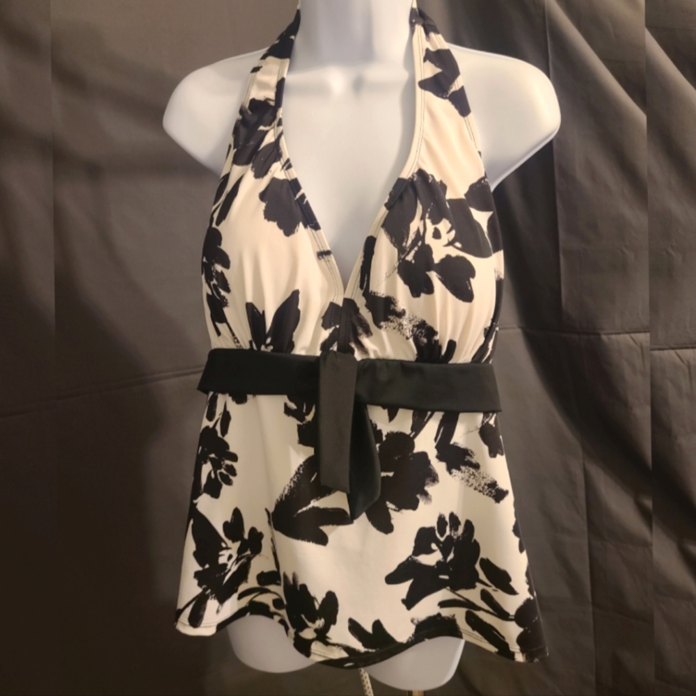 Black & White Hawaiian Floral Halter Tankini. Size 16